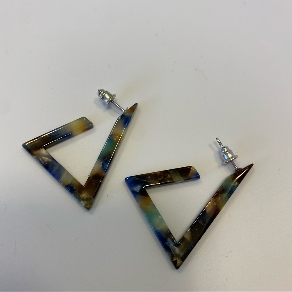 Resin Angle Earrings - Picture 9 of 9